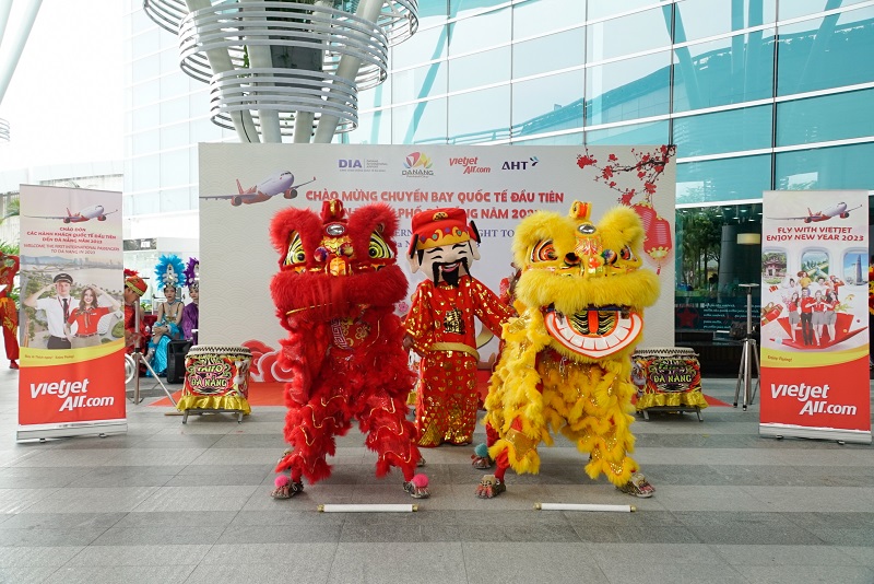 Các chuyến bay Vietjet đưa du khách đến với khắp các đầu sân bay, tưng bừng đón chào năm mới 2023