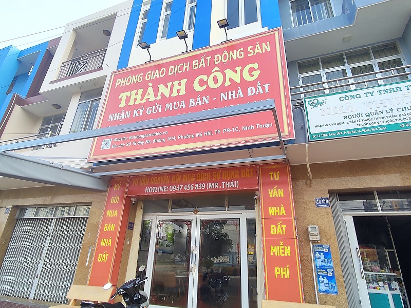 Nhiều sàn, phòng giao dịch bất đông sản đang hoạt động tại TP. Phan Rang - Tháp Chàm. Ảnh mnh họa.