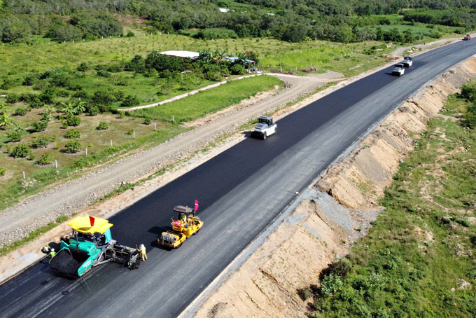 Thi công cao tốc Bắc - Nam đoạn Mai Sơn - Quốc lộ 45.