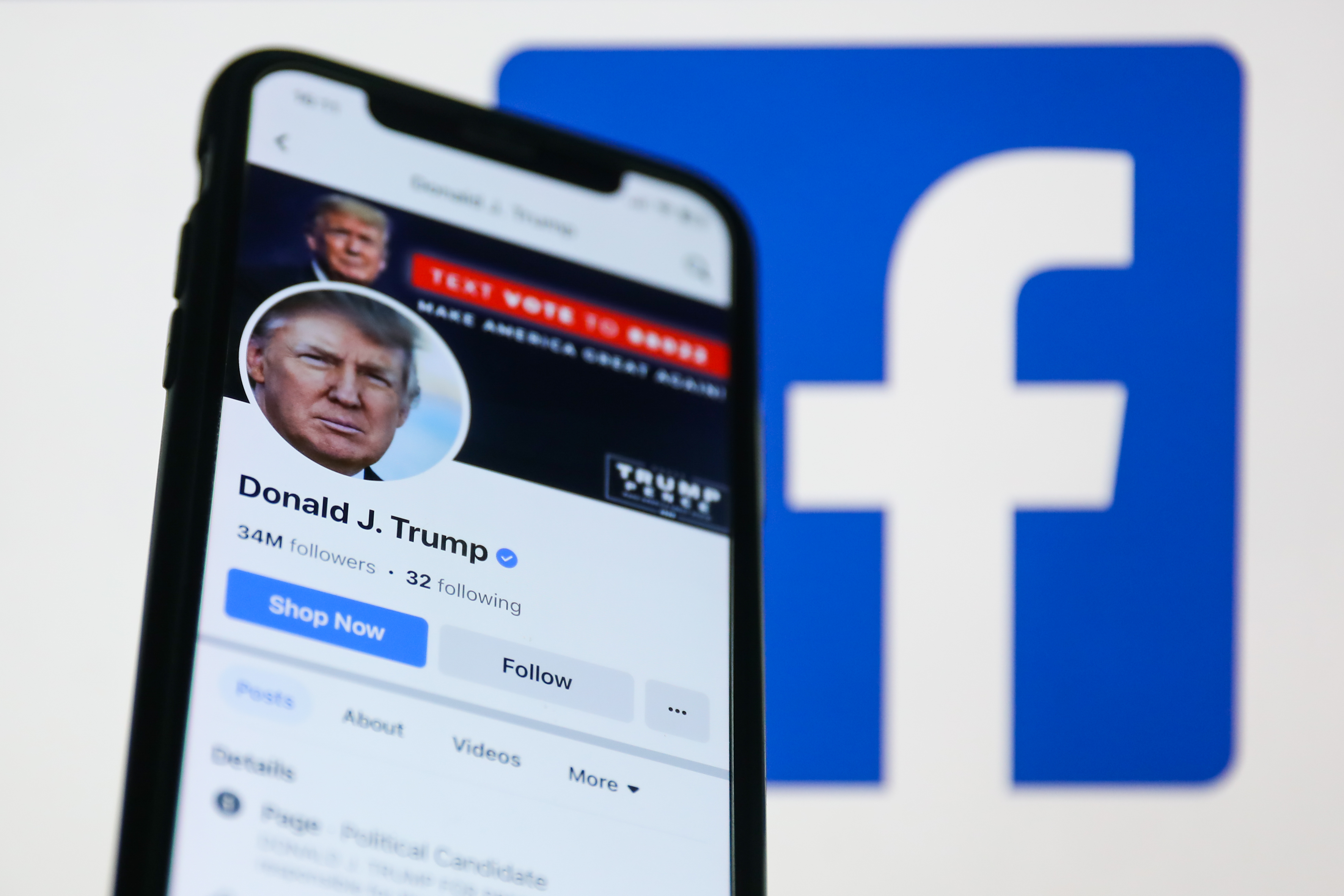 Tài khoản Facebook của ông Donald Trump chính thức được mở khoá