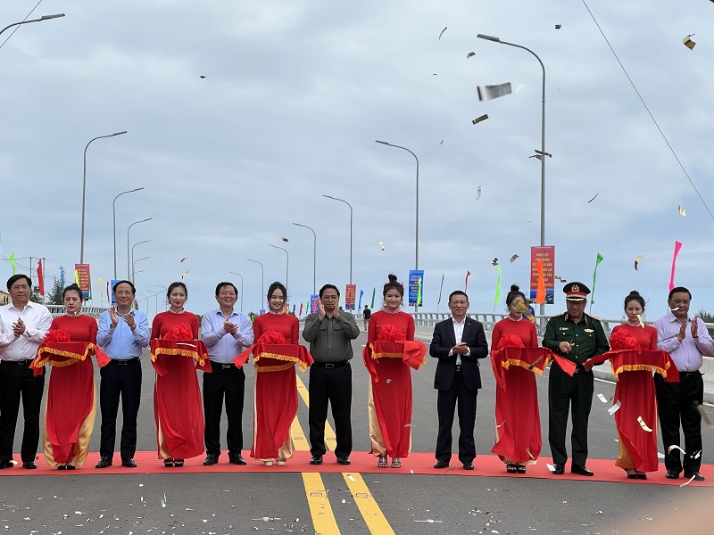 Lễ khánh thành tuyến đường ven biển, đoạn từ Cát Tiến đến Mỹ Thành