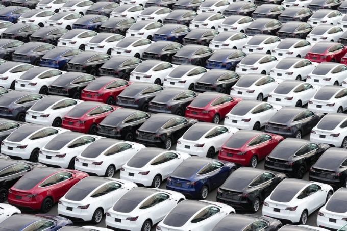 Xe Tesla đỗ tại cảng Yokohama, Nhật Bản hồi cuối tháng 10. Ảnh: Bloomberg