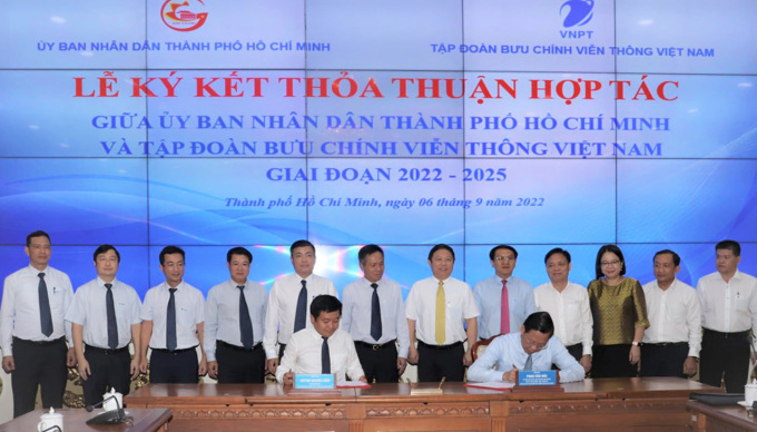 Lễ ký kết thỏa thuận hợp tác giữa VNPT và Ủy ban Nhân dân TP HCM. Ảnh: VNPT