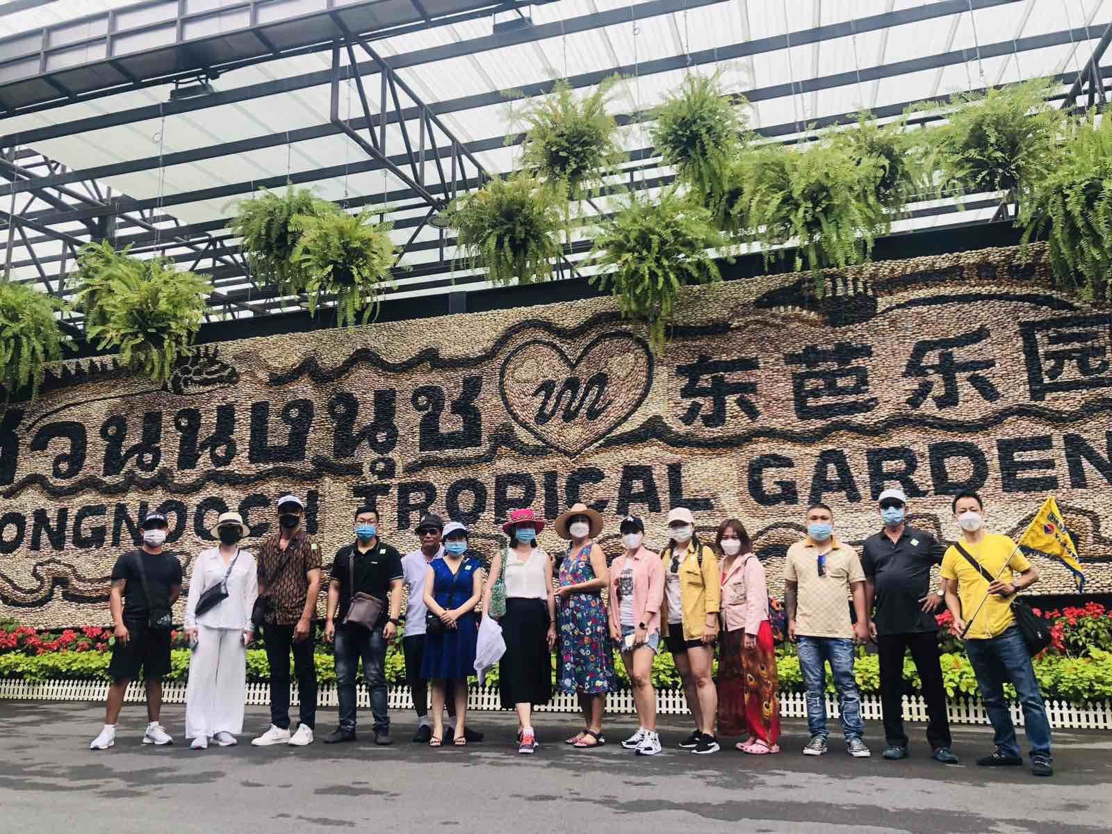 Nhộn nhịp tour đi nước ngoài