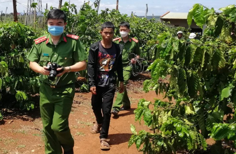 Bắt giữ kẻ giết, hiếp dâm người phụ nữ đang tưới cà phê rồi giấu xác xuống giếng