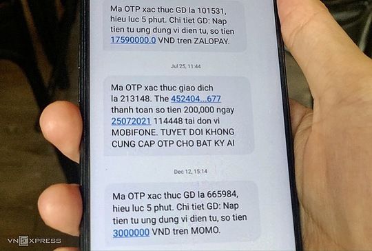 Xung đột giữa nhà mạng và ngân hàng quanh phí SMS Banking | Tài Chính