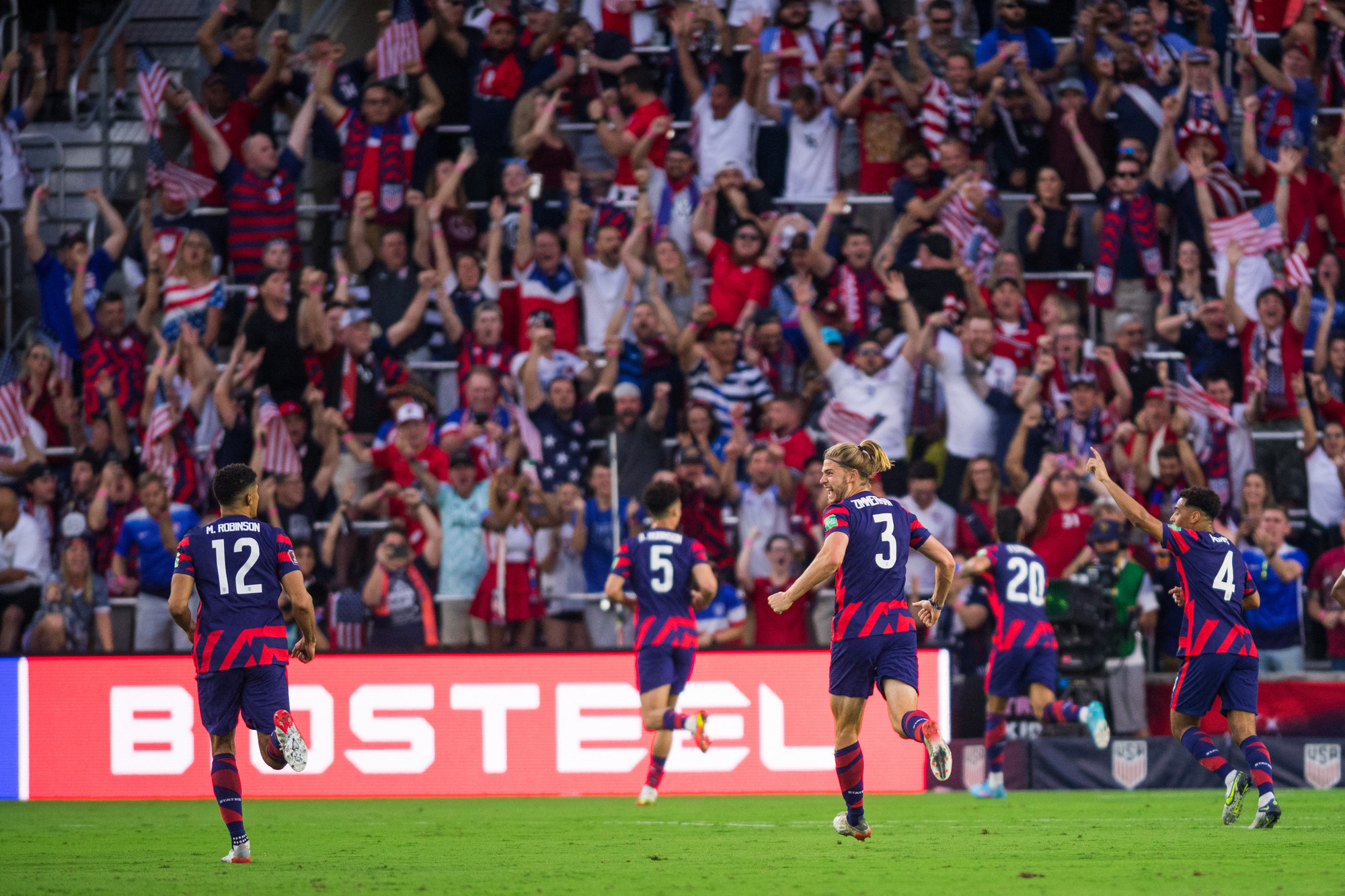 Christian Pulisic lập hat-trick, tuyển Mỹ hồi hộp chờ vé đến Qatar