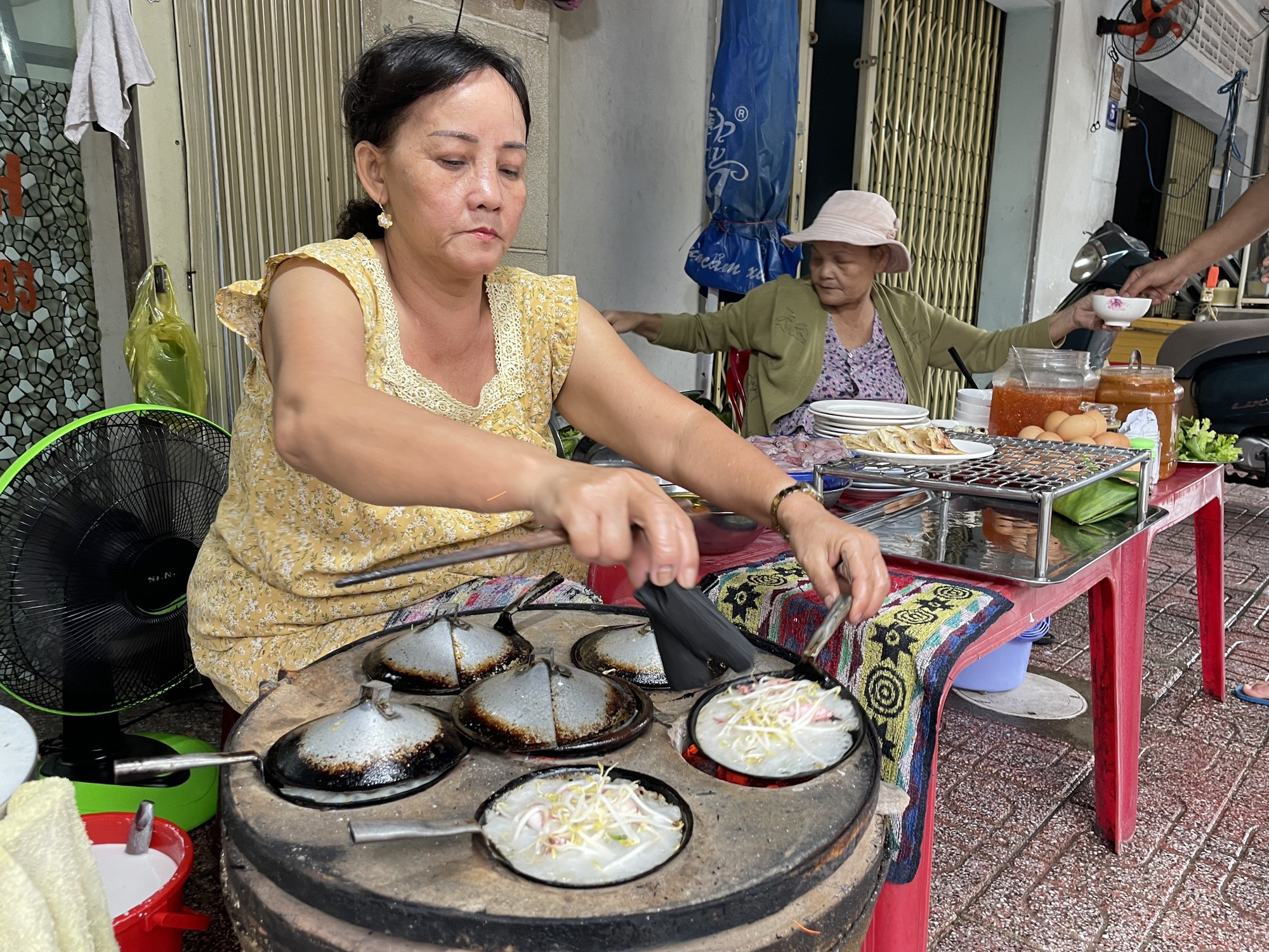 Ngon khó cưỡng với bánh xèo mực Nha Trang