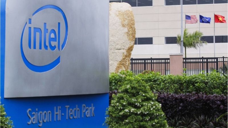 Intel bắt đầu đầu tư hơn 1 tỷ USD vào nhà máy tại khu công nghệ cao Sài Gòn, Việt Nam.
