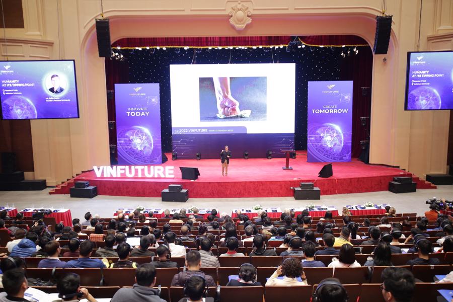 Tuần lễ Khoa học công nghệ VinFuture 2022 thu hút đông đảo sự quan tâm của các nhà khoa học Việt Nam và thế giới.