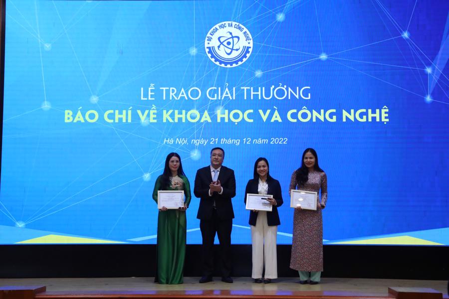Tác phẩm "Techfest Connect 2021- "Mở đường" cho startup phát triển" của nhóm tác giả Tạp chí Kinh tế Việt Nam/VnEconomy là một trong số 17 tác phẩm và nhóm tác phẩm được vinh danh. 