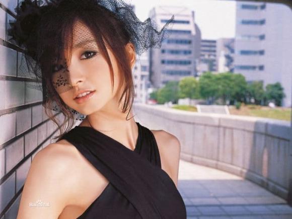Shinoda Mariko, sao Nhật, phim nhật, sao ngoại tình