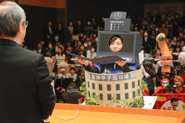 Dân mạng cười xỉu với những pha cosplay trong ngày tốt nghiệp của sinh viên ĐH Nghệ thuật Kyoto - Ảnh 13.