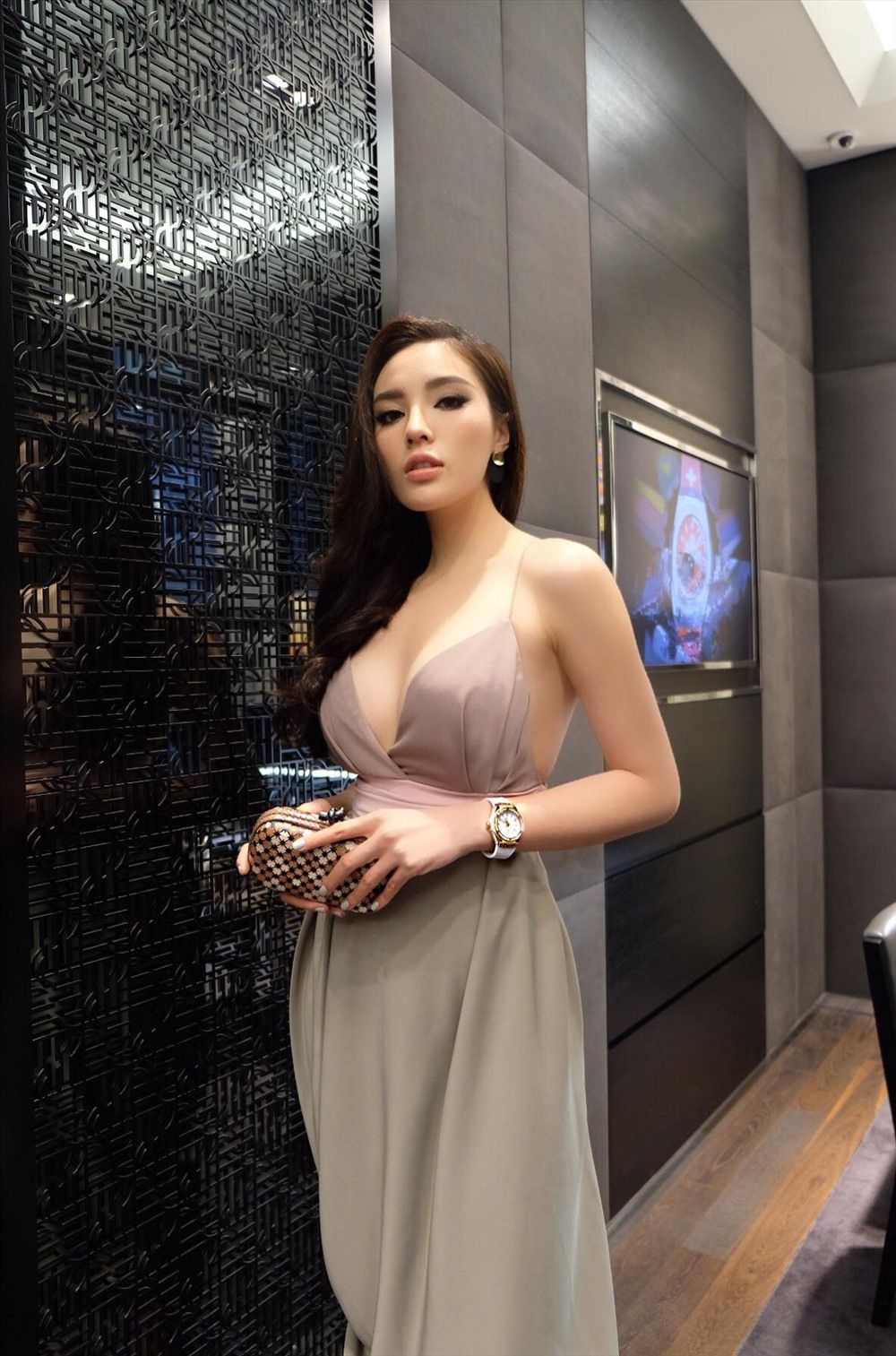 Hoa hậu được siêu xe ông Đặng Lê Nguyên Vũ đưa đón tự bóc khuyết điểm trên cơ thể, lộ quá trình 