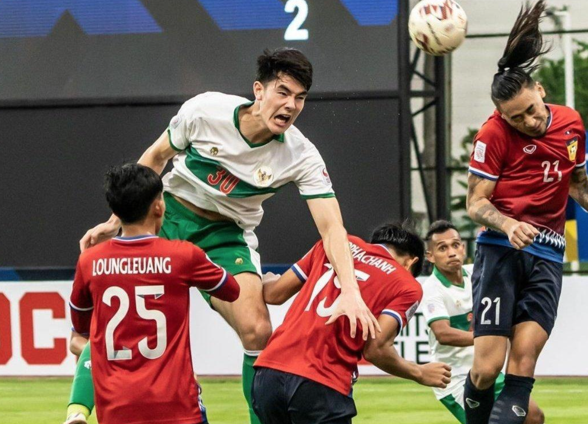 Elkan Baggott (số 30) thi đấu trog trận Indonesia thắng Lào 5-1 ngày 12/12. Ảnh: AFF