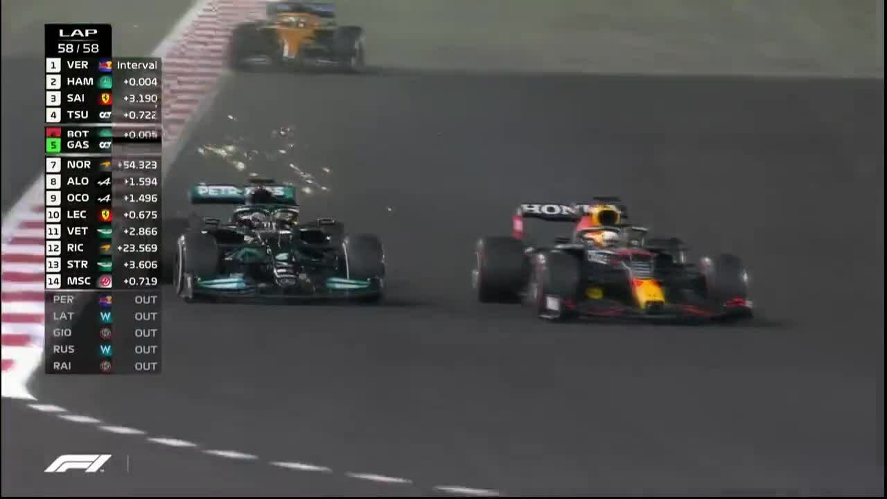 Verstappen vượt Hamilton để về nhất tại Abu Dhabi