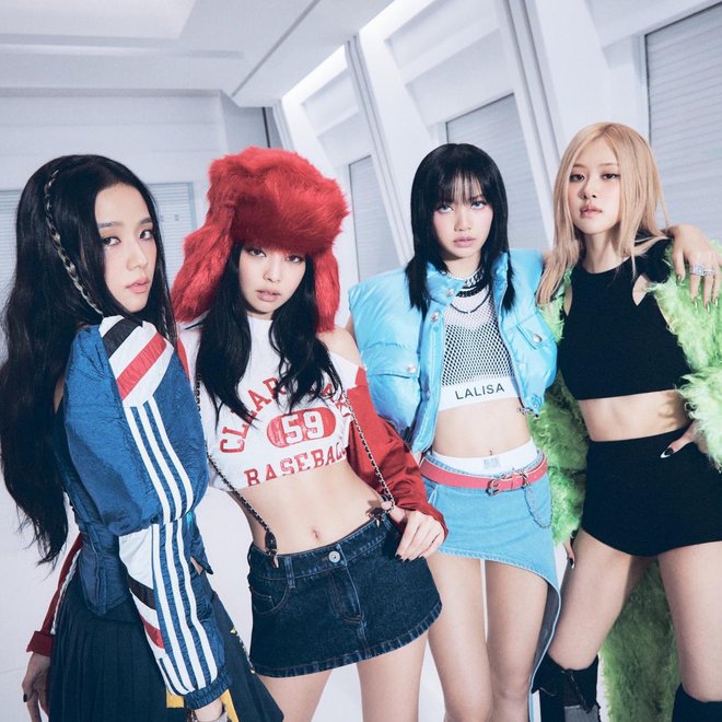 Bỗng thành fan của SNSD, BLACKPINK mà bản thân… không hề hay biết