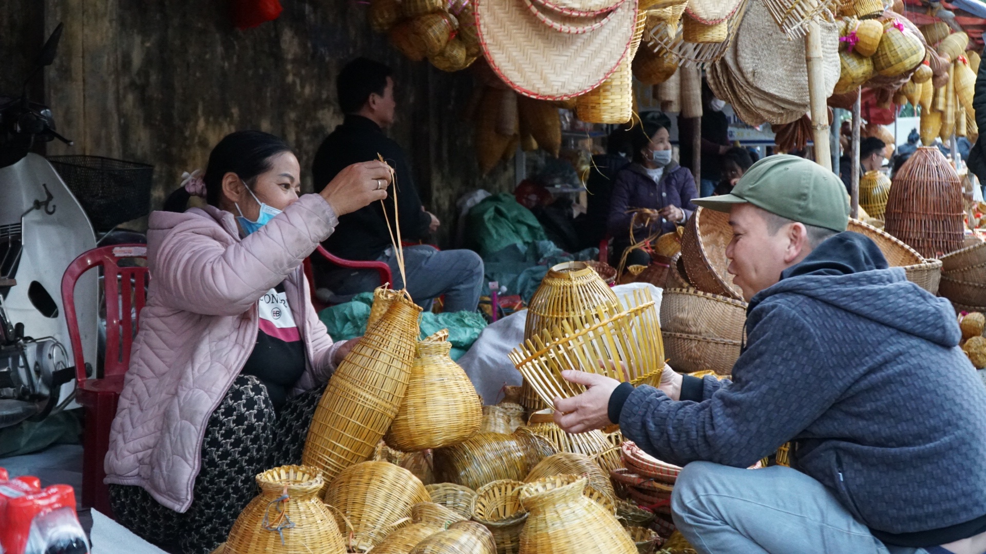 Kỳ lạ phiên chợ cầu may ở Nam Định, họp duy nhất một lần trong năm - ảnh 2