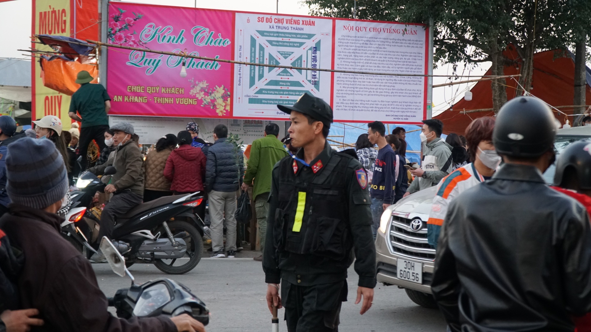 Kỳ lạ phiên chợ cầu may ở Nam Định, họp duy nhất một lần trong năm - ảnh 7