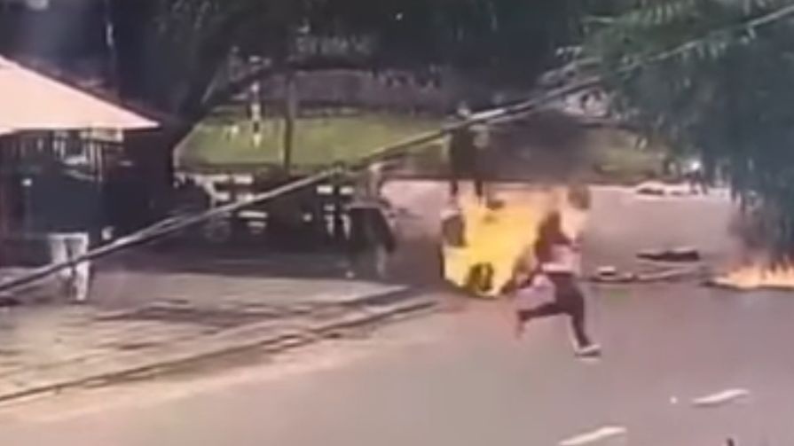 Quảng Nam: Công an điều tra vụ một phụ nữ bị tưới xăng đốt giữa đường - ảnh 1