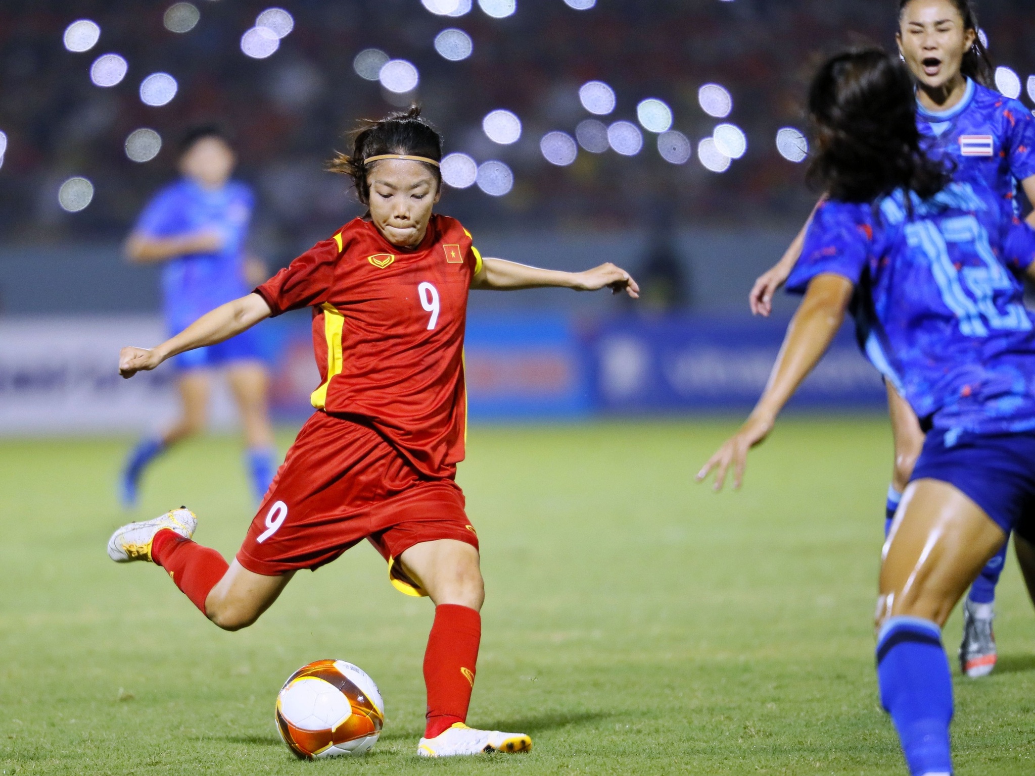 Đá ở nước ngoài, Huỳnh Như vẫn sáng cửa đoạt Quả bóng vàng nữ Việt Nam 2022 - ảnh 1