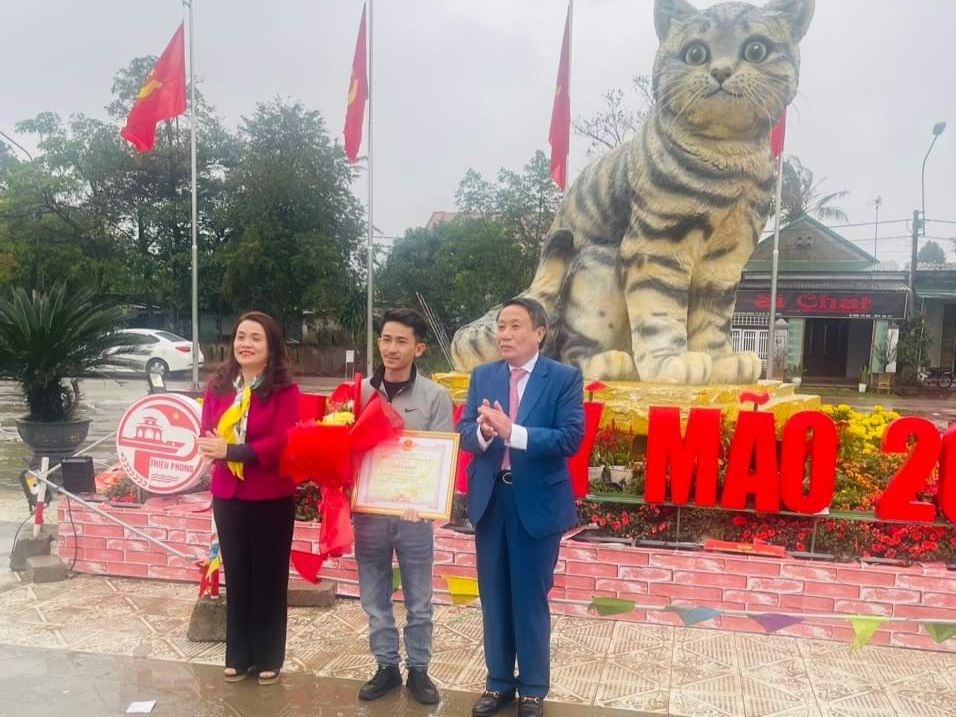 Khen thưởng nghệ nhân tạo ra 'hoa hậu mèo' ở Quảng Trị được nhiều người yêu thích - ảnh 1