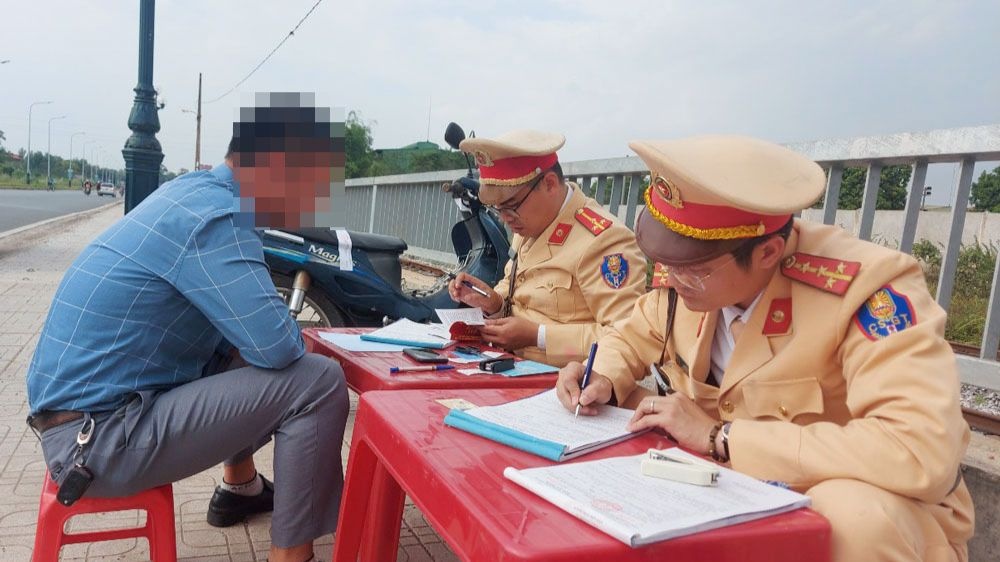 Uống rượu bia vẫn lái xe, 91 ‘ma men’ ở Thái Nguyên bị xử phạt - ảnh 1