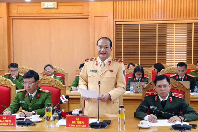 Thiếu tướng Lê Xuân Đức, Phó Cục trưởng Cục Cảnh sát giao thông, Bộ Công an trả lời báo chí.