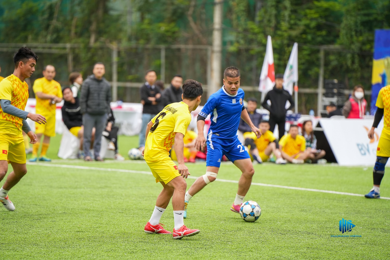 FC Bắc Giang liên tục ép sân đối phương. 