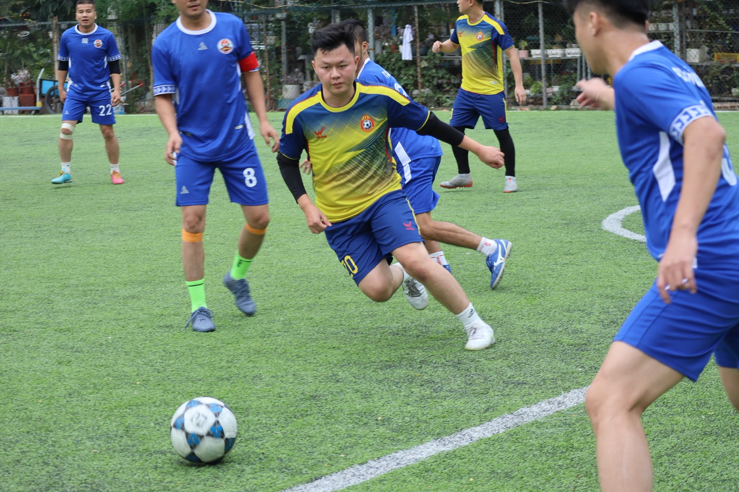 FC Hải Dương nhập cuộc với khí thế hứng khởi cùng quyền kiểm soát bóng vượt trội.