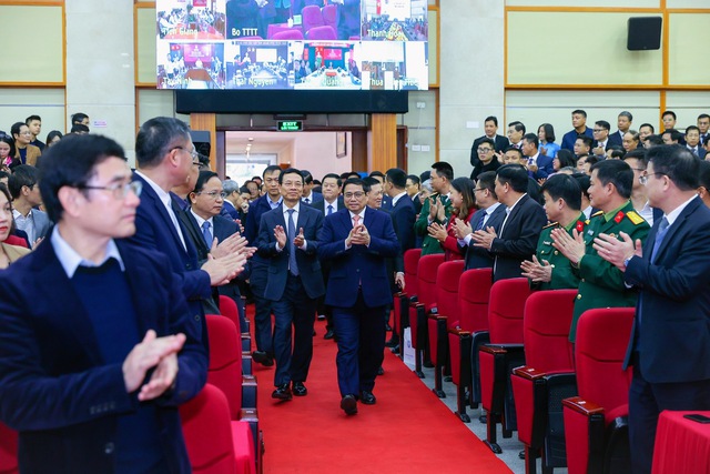 Thủ tướng Phạm Minh Chính đến dự Hội nghị tổng kết công tác năm 2022, triển khai nhiệm vụ năm 2023 của Bộ Thông tin và Truyền thông - Ảnh