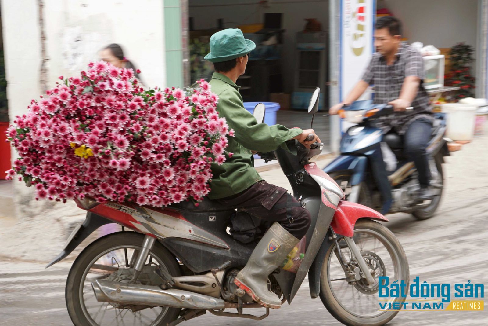 Giá hoa tươi Tây Tựu vào vụ Tết giảm thấp